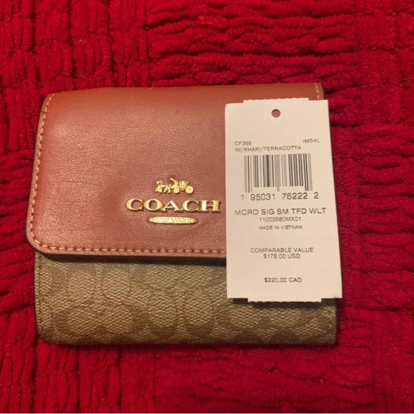 Coach Set New With Tags
Signature Canvas Khaki, Elect. Red (Cross Posted) SOLD - Picture 6 of 15